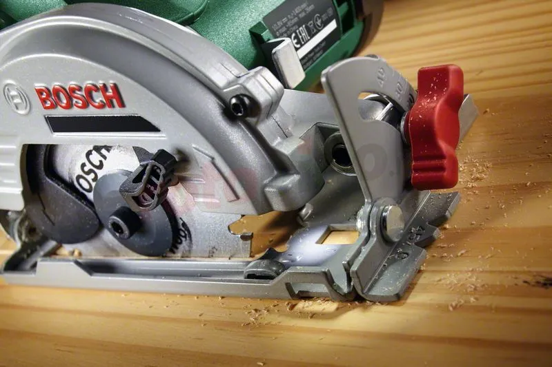 Sega Circolare A Batteria Bosch UniversalCirc 12 1x2.5Ah 4 Sega Circolare A Batteria Bosch UniversalCirc 12 1x2.5Ah - immagine 2