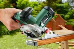 Sega Circolare A Batteria Bosch UniversalCirc 12 1x2.5Ah 8 Sega Circolare A Batteria Bosch UniversalCirc 12 1x2.5Ah -Offerte Bosch Negozio sega circolare a batteria bosch universalcirc 12 1x2 5ah 43725